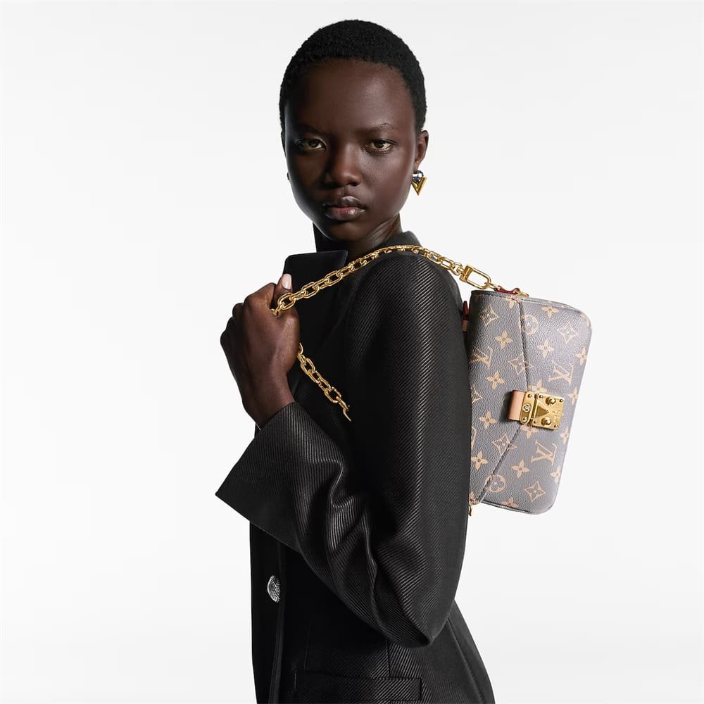 Louis Vuitton M12429 Pochette Métis East West