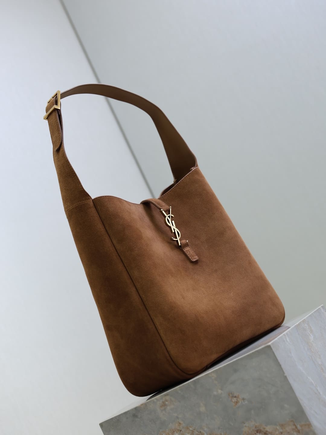 SAINT LAURENT LE 5 À 7 supple LARGE in suede