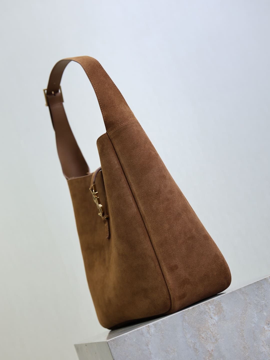SAINT LAURENT LE 5 À 7 supple LARGE in suede