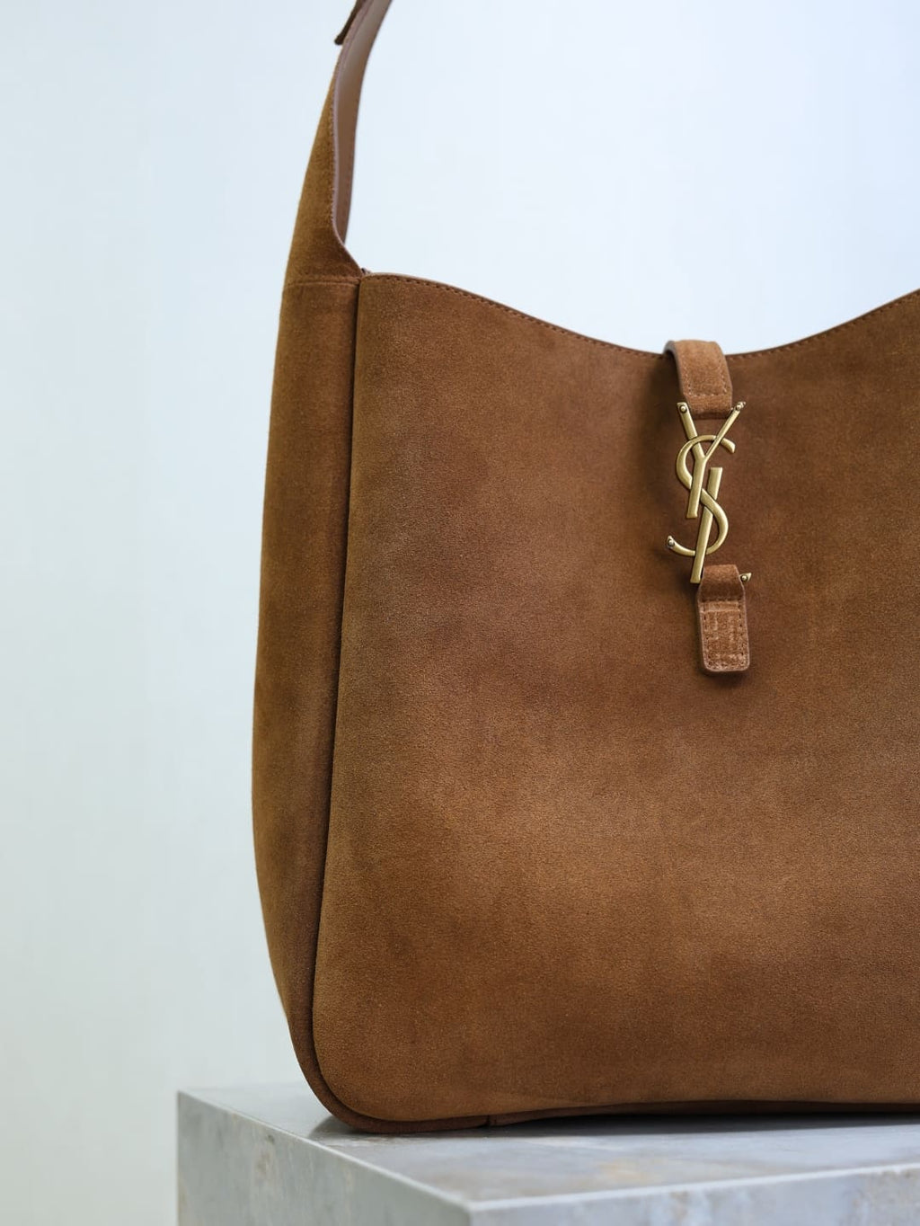 SAINT LAURENT LE 5 À 7 supple LARGE in suede
