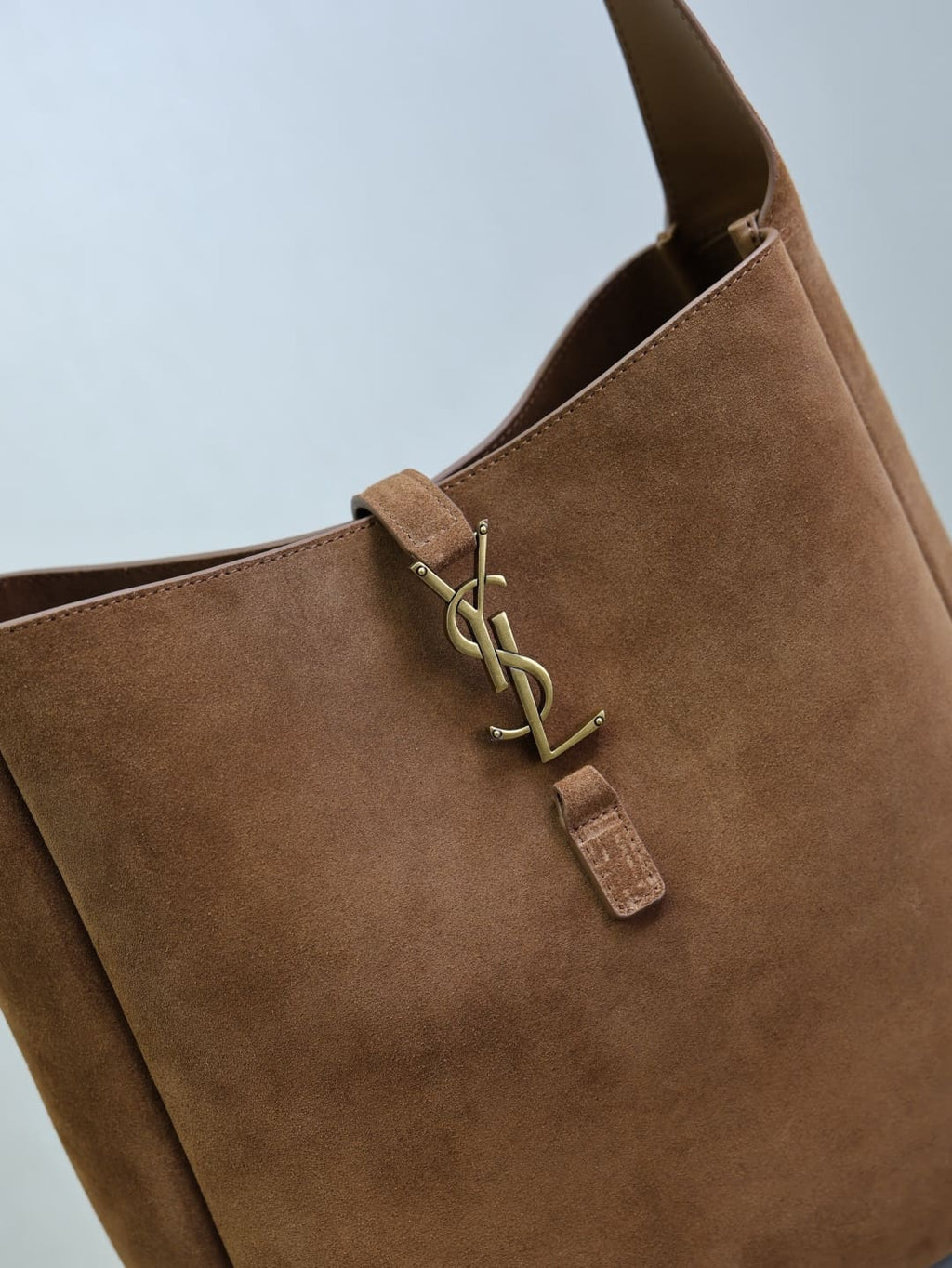 SAINT LAURENT LE 5 À 7 supple LARGE in suede