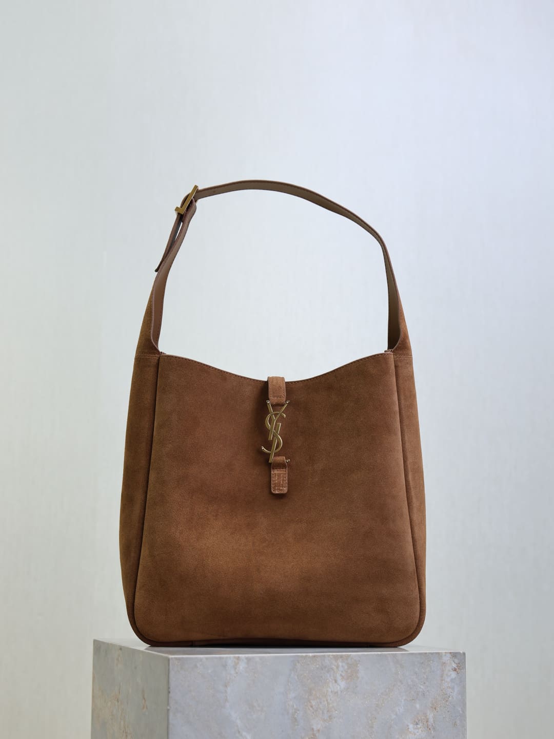 SAINT LAURENT LE 5 À 7 supple LARGE in suede