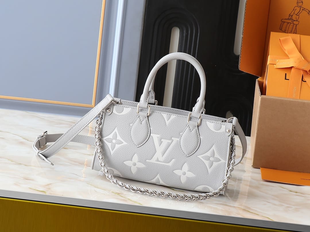 LOUIS VUITTON M14213 OnTheGo East West