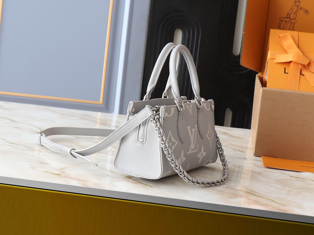 LOUIS VUITTON M14213 OnTheGo East West
