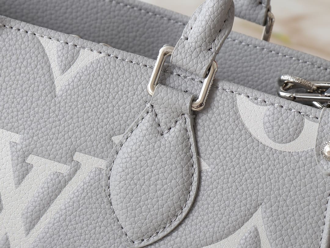 LOUIS VUITTON M14213 OnTheGo East West