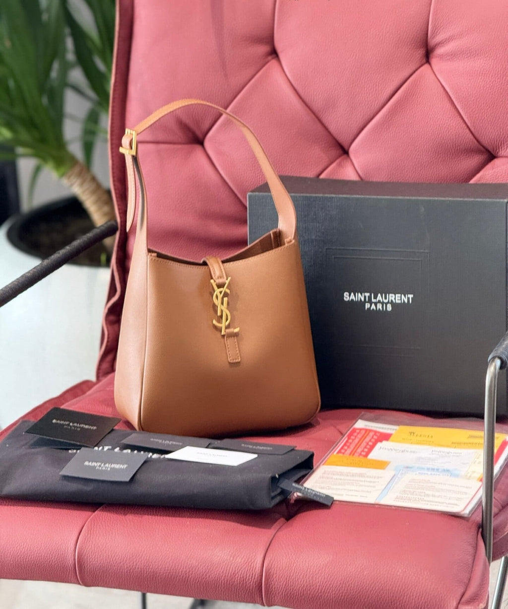 Saint Laurent le 5 à 7 supple small in grained leather
