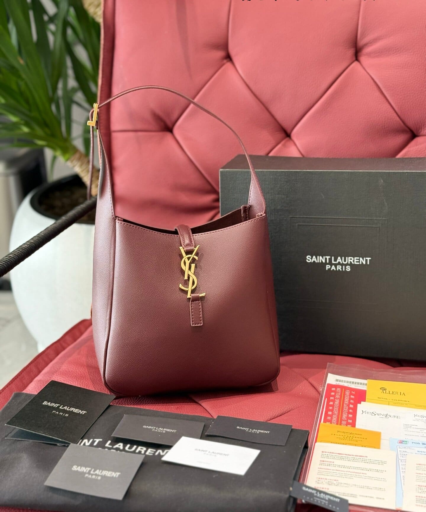 SAINT LAURENT le 5 à 7 supple small in grained leather