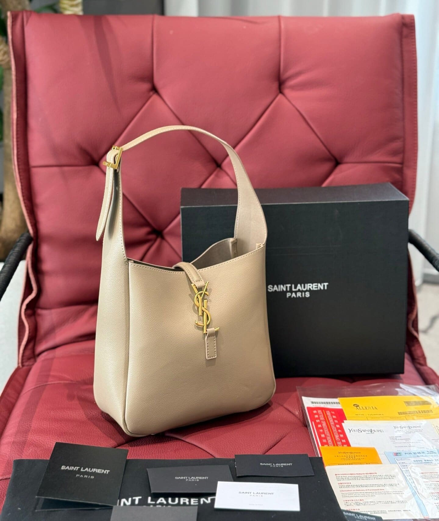 SAINT LAURENT le 5 à 7 supple small in grained leather