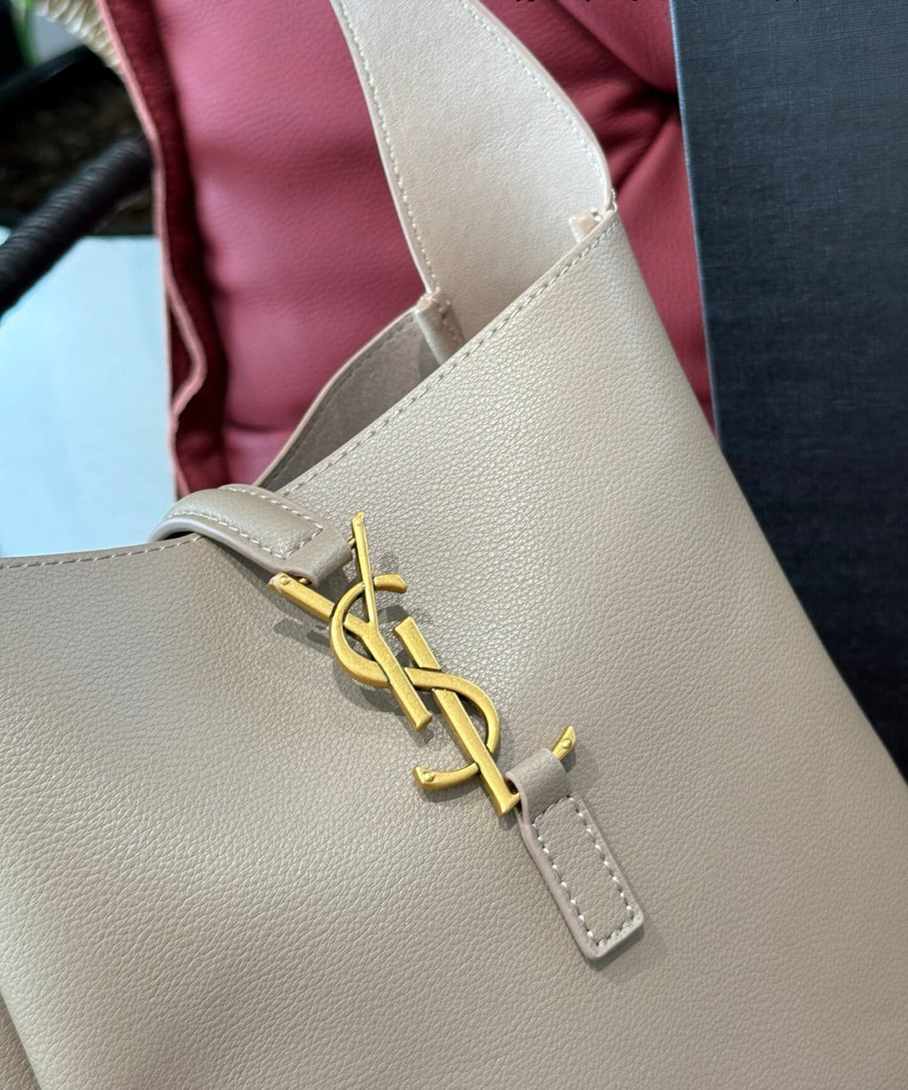 SAINT LAURENT le 5 à 7 supple small in grained leather