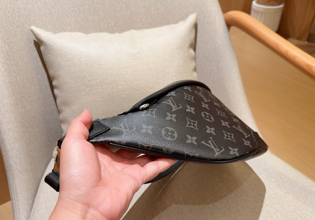 Louis Vuitton M44336 Discovery Bumbag
