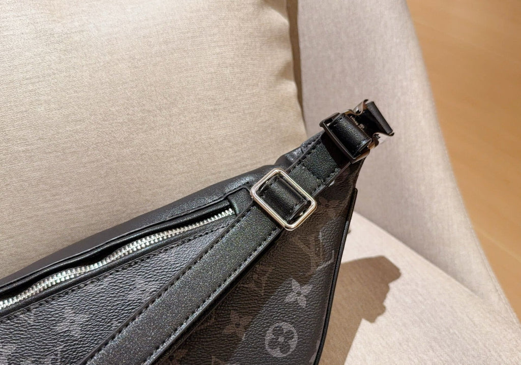Louis Vuitton M44336 Discovery Bumbag