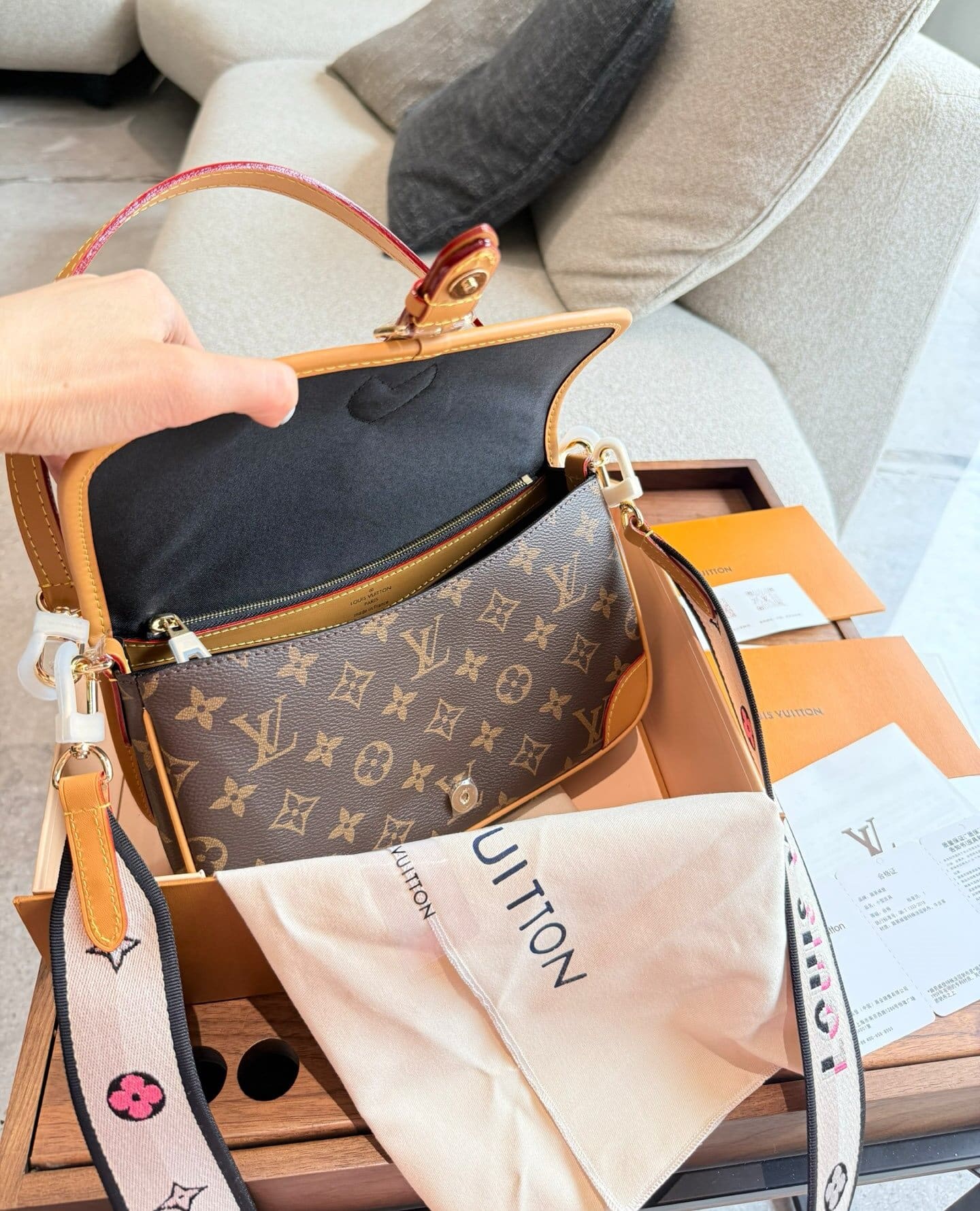 Louis Vuitton M45985 Diane