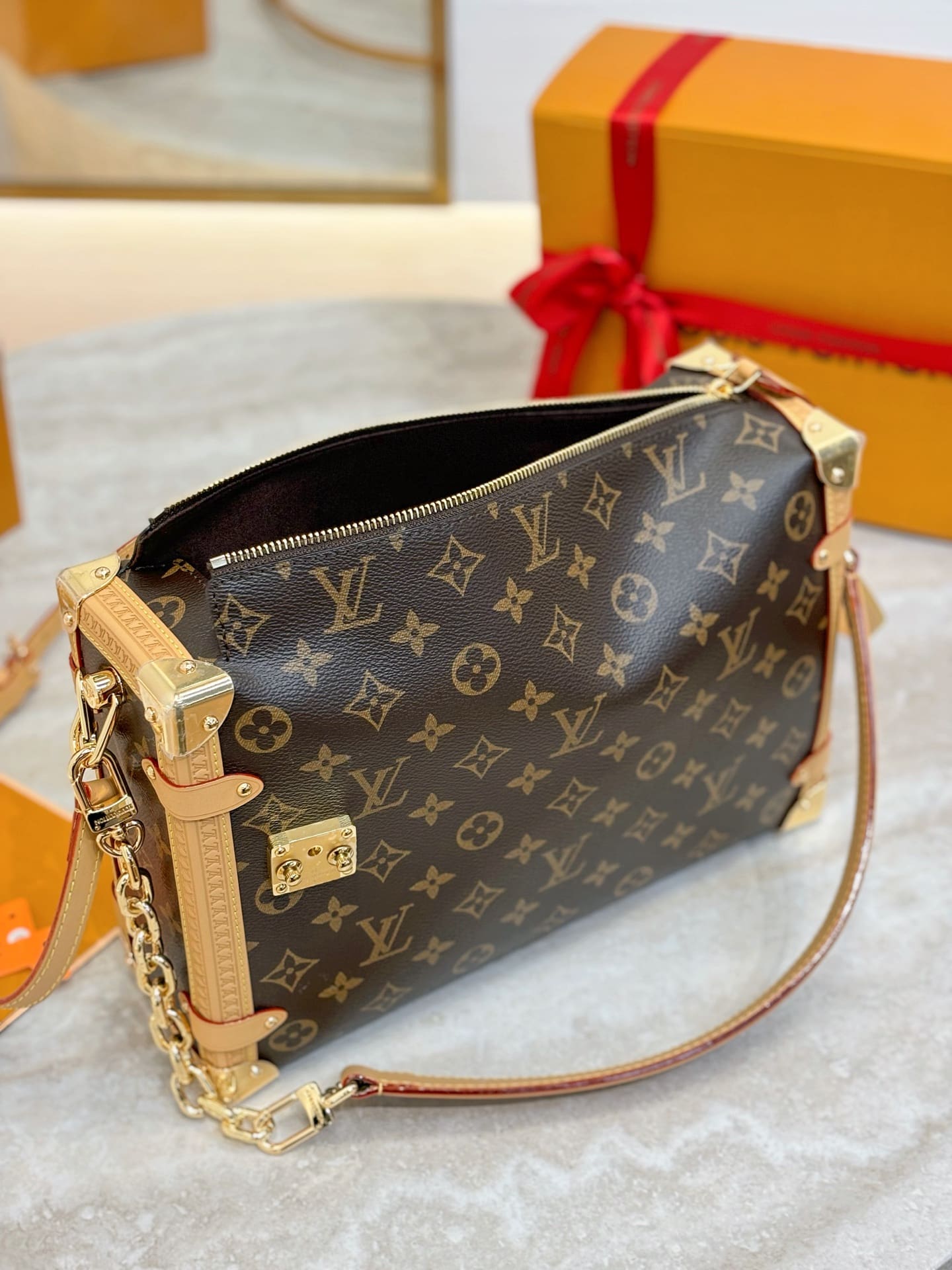 LOUIS VUITTON M14513 Side Trunk GM