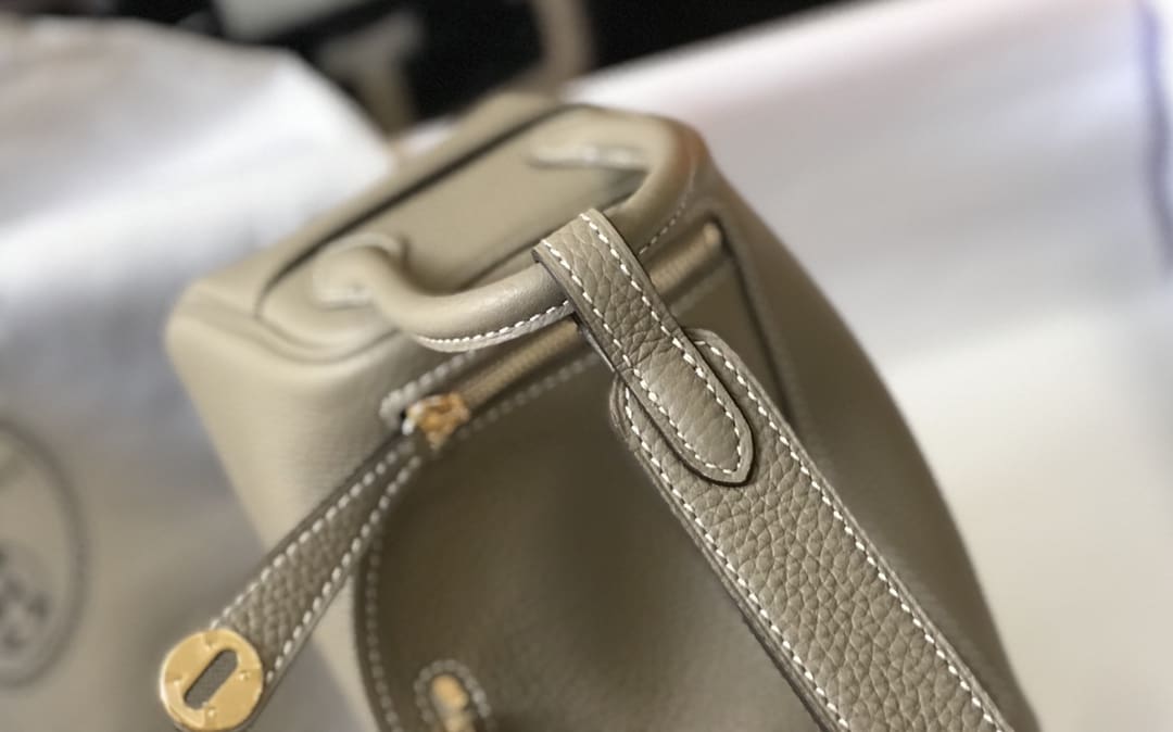 Hermès Mini  Lindy Beton Gold Clemence Gold Hardware