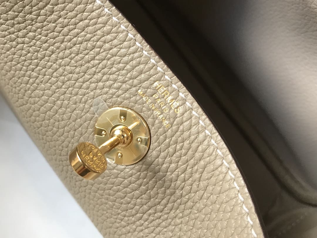 Hermès Mini  Lindy Beton Gold Clemence Gold Hardware