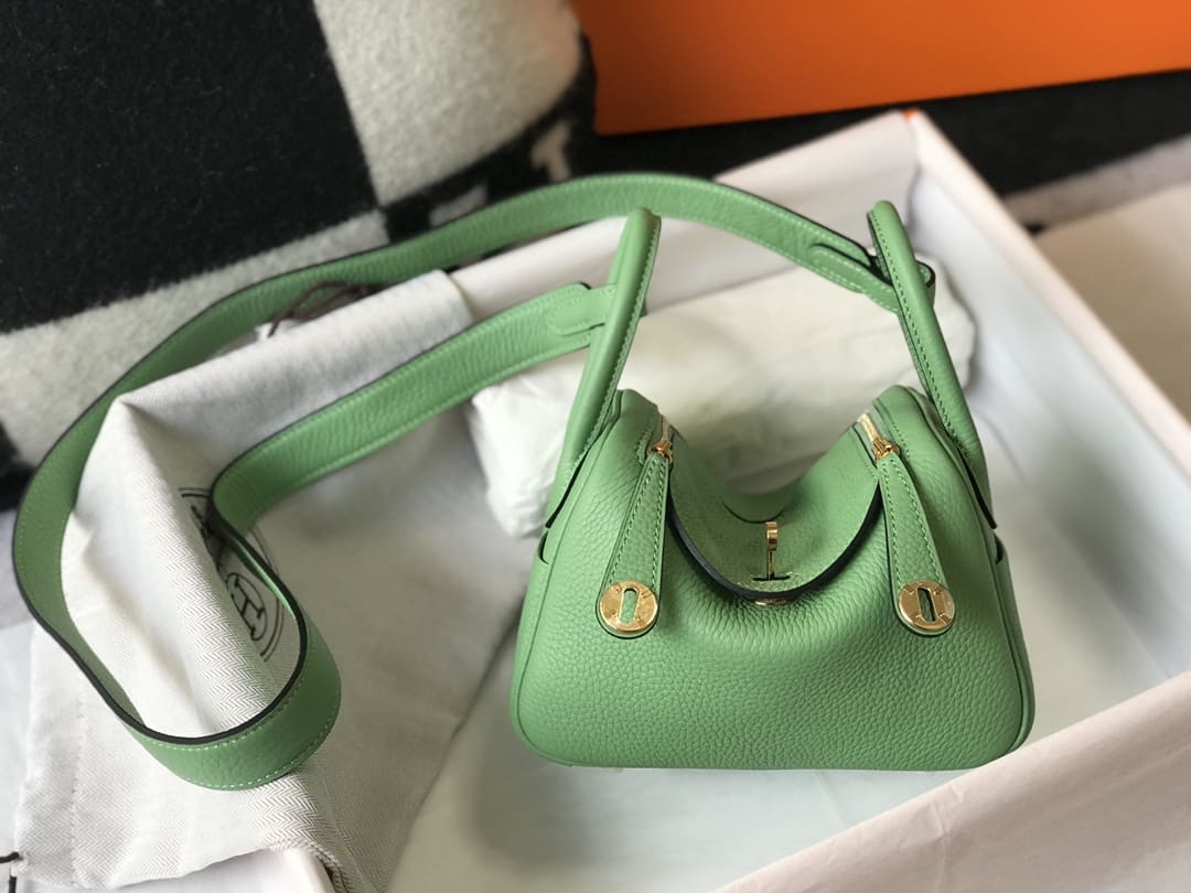 Hermès Mini Lindy Gold Clemence Gold Hardware