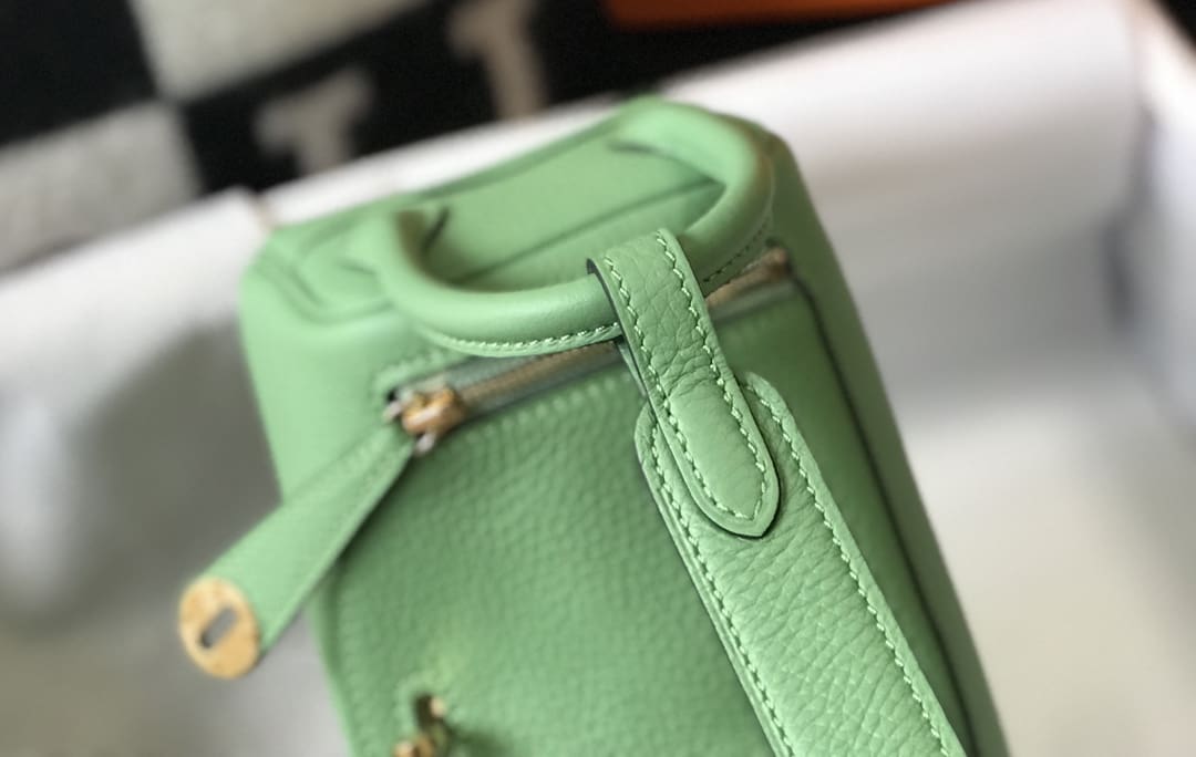 Hermès Mini Lindy Gold Clemence Gold Hardware