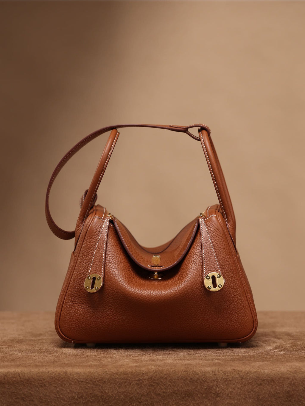 Hermès Lindy 26 Gold Clemence Gold Hardware