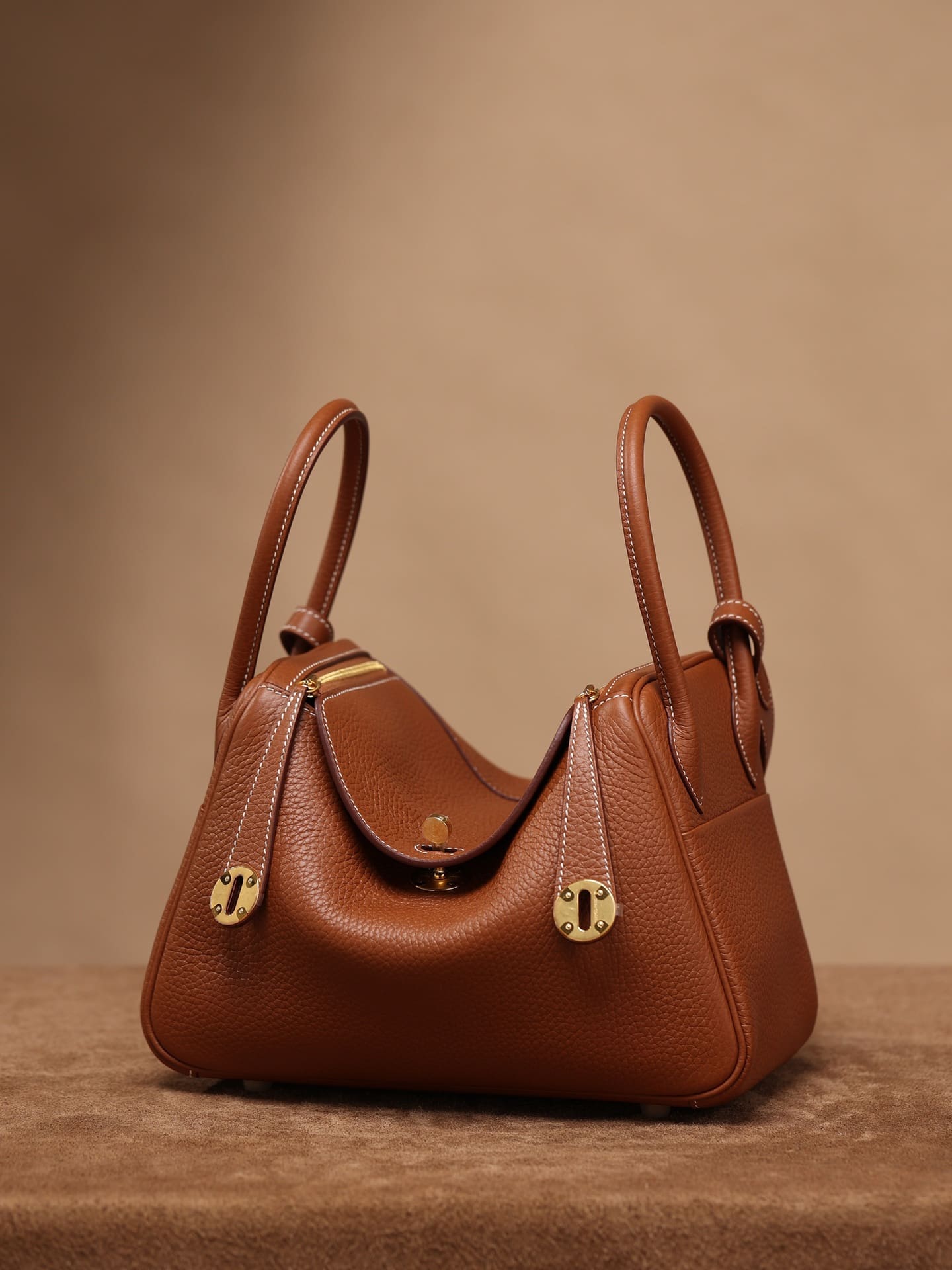 Hermès Lindy 26 Gold Clemence Gold Hardware
