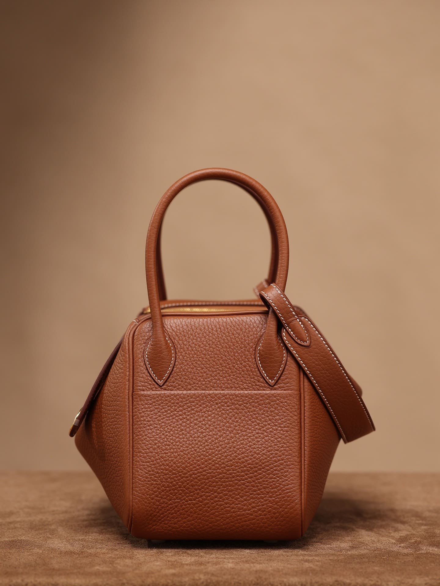 Hermès Lindy 26 Gold Clemence Gold Hardware