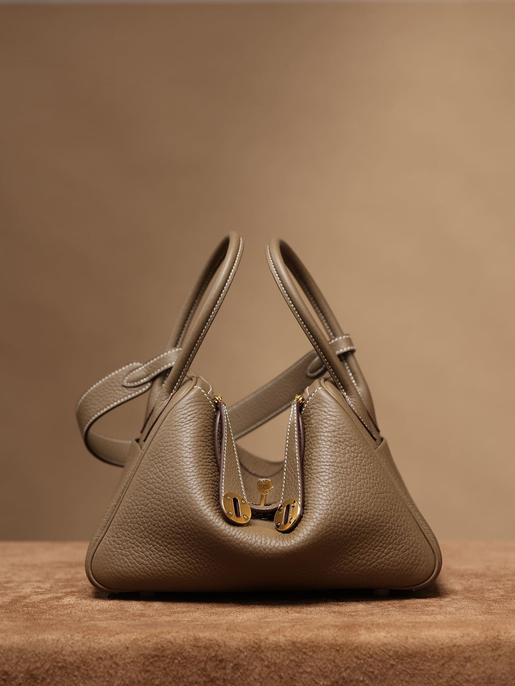 Hermès Lindy 26 Etoupe Clemence Gold Hardware