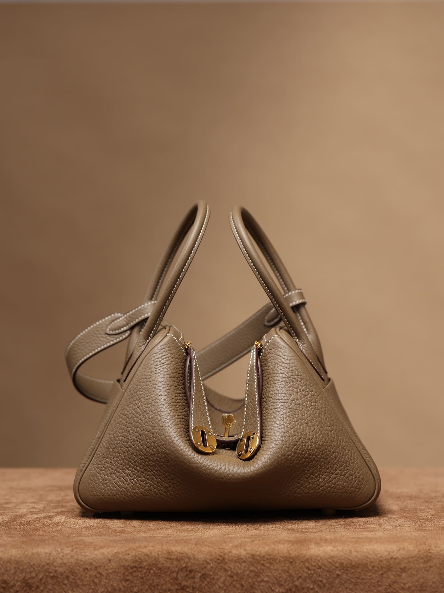 Hermès Lindy 26 Etoupe Clemence Gold Hardware