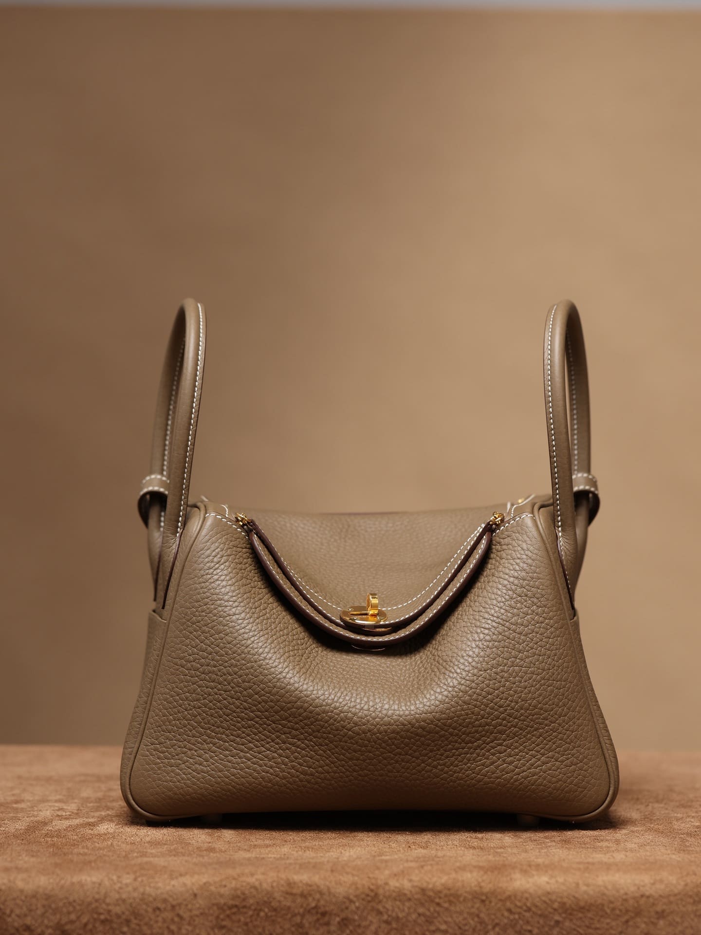 Hermès Lindy 26 Etoupe Clemence Gold Hardware