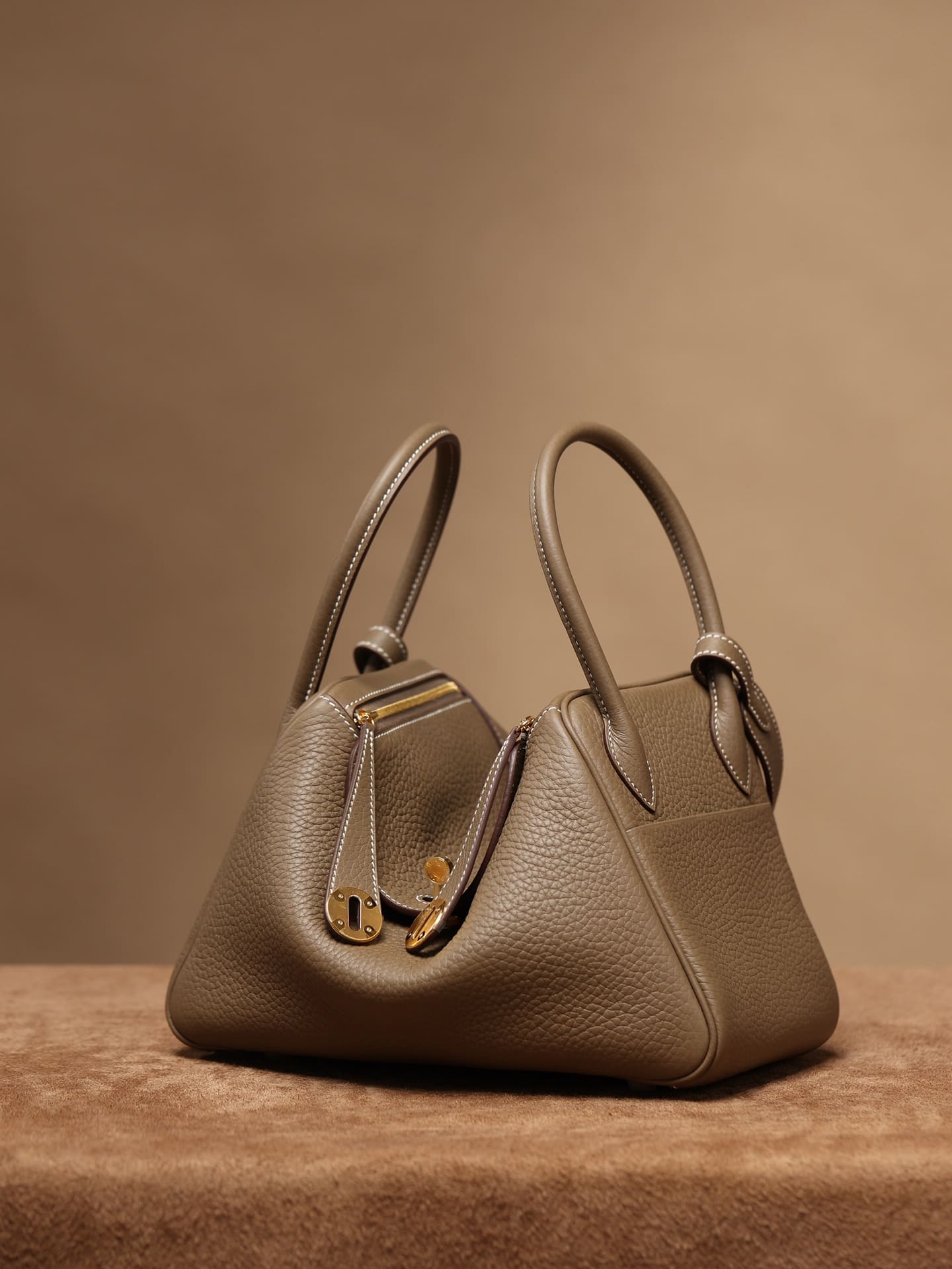Hermès Lindy 26 Etoupe Clemence Gold Hardware