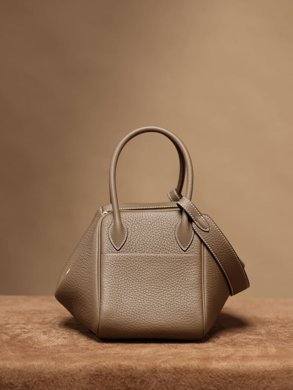 Hermès Lindy 26 Etoupe Clemence Gold Hardware
