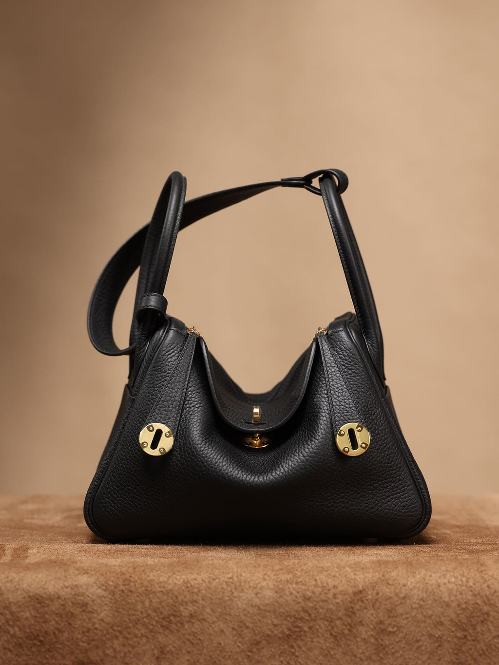 Hermès Lindy 26 Black Clemence Gold Hardware
