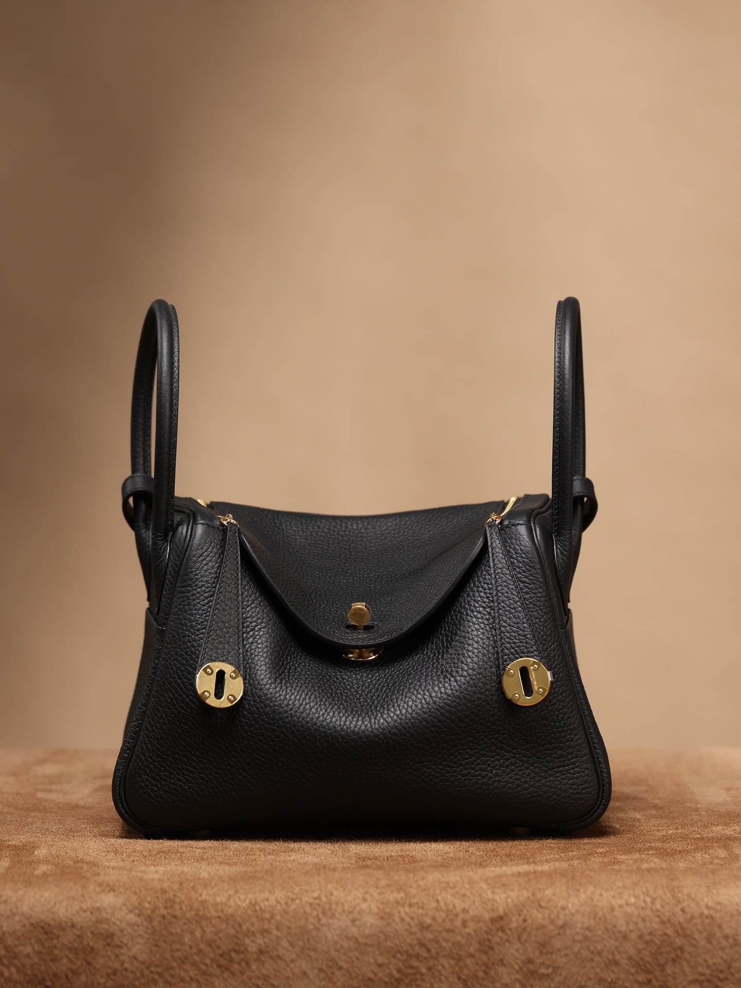 Hermès Lindy 26 Black Clemence Gold Hardware