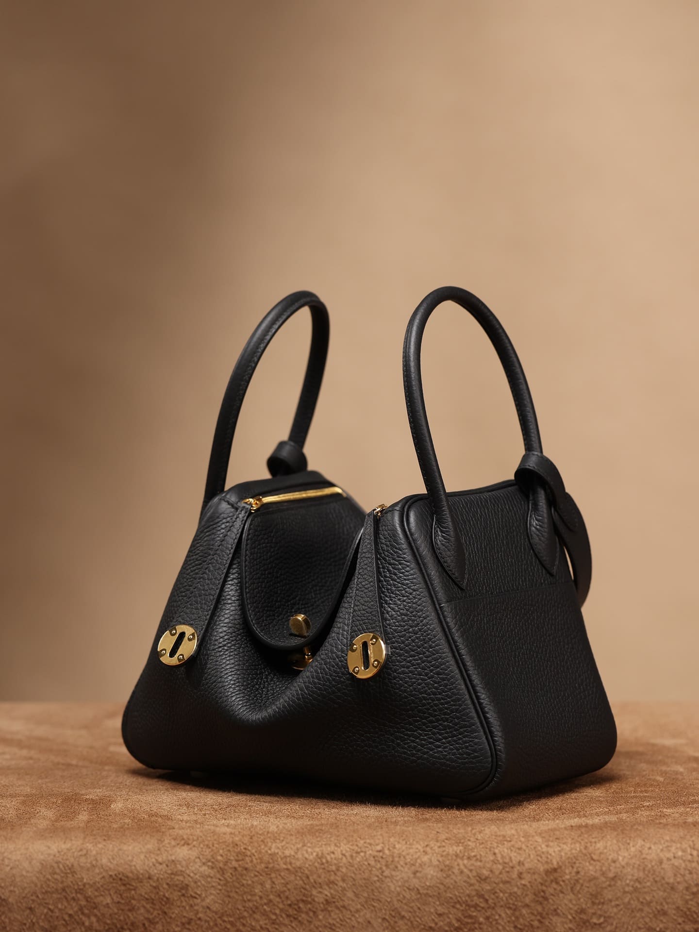 Hermès Lindy 26 Black Clemence Gold Hardware