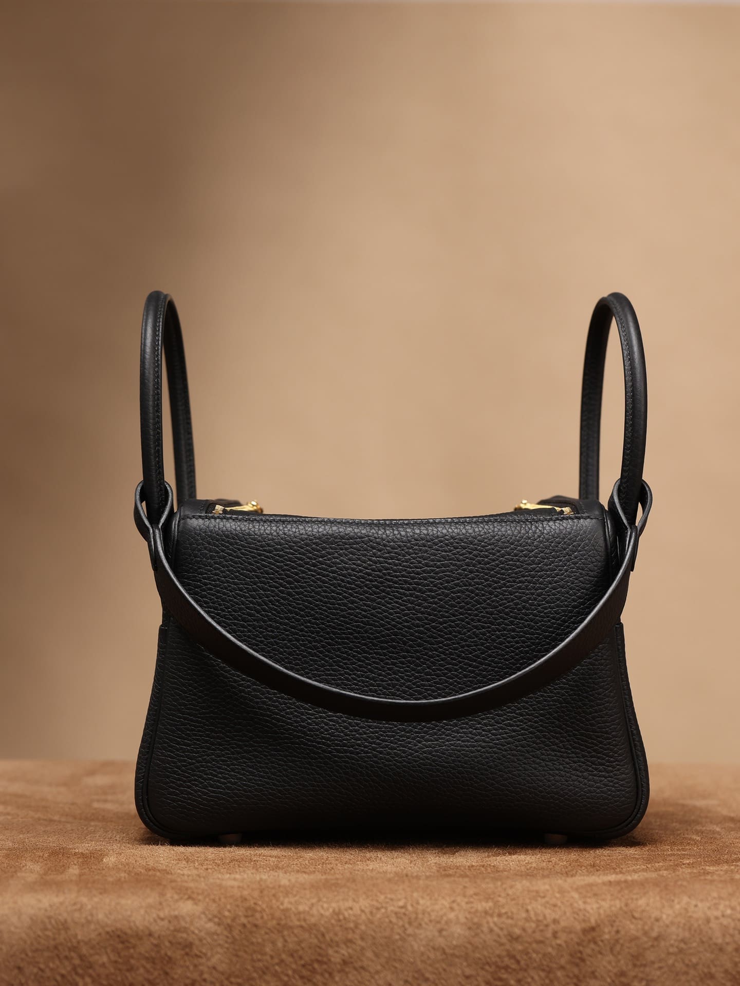 Hermès Lindy 26 Black Clemence Gold Hardware