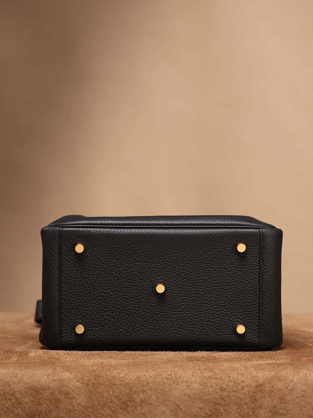 Hermès Lindy 26 Black Clemence Gold Hardware