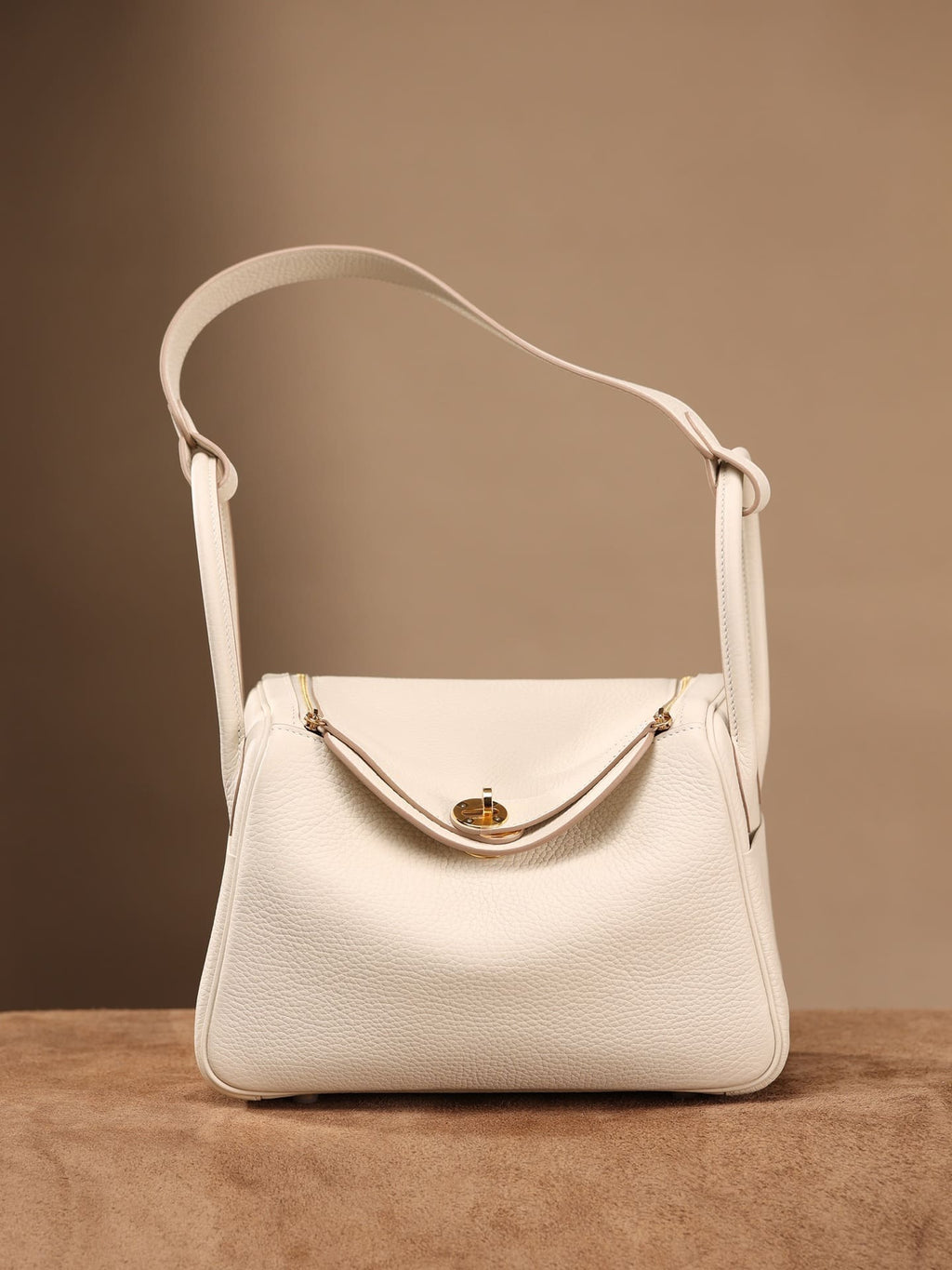 Hermès Lindy 26 Nata Clemence Gold Hardware