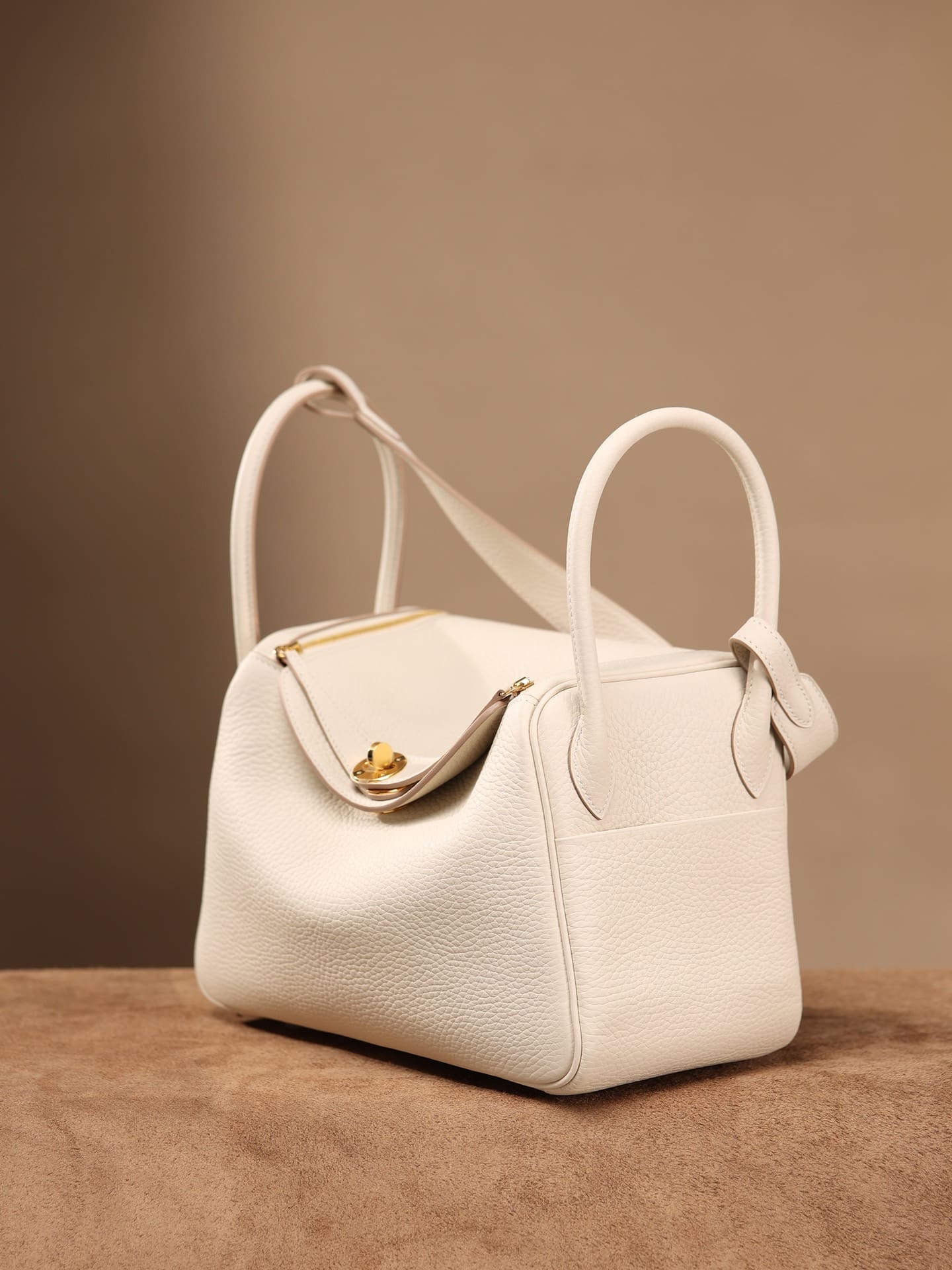 Hermès Lindy 26 Nata Clemence Gold Hardware