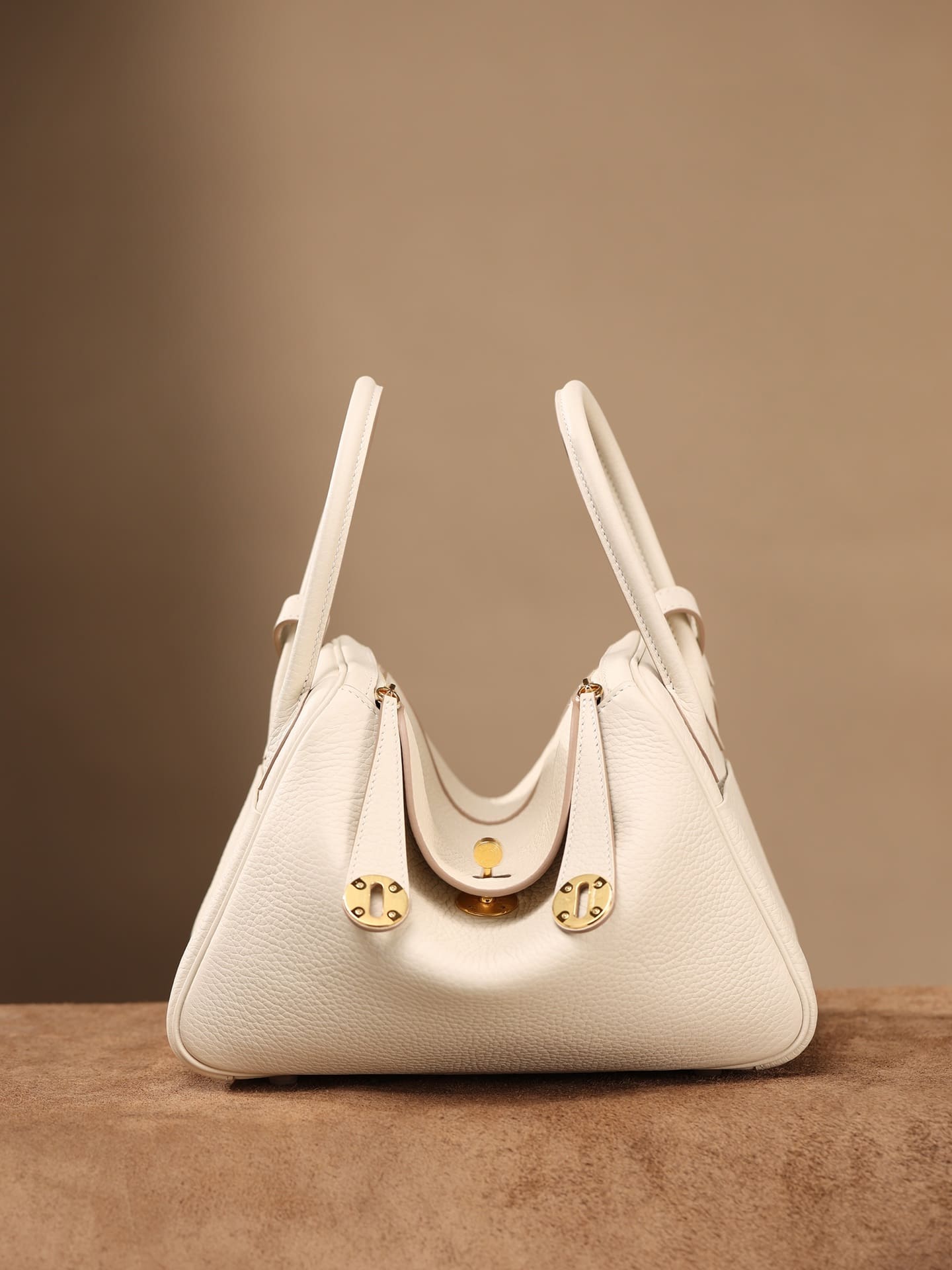 Hermès Lindy 26 Nata Clemence Gold Hardware