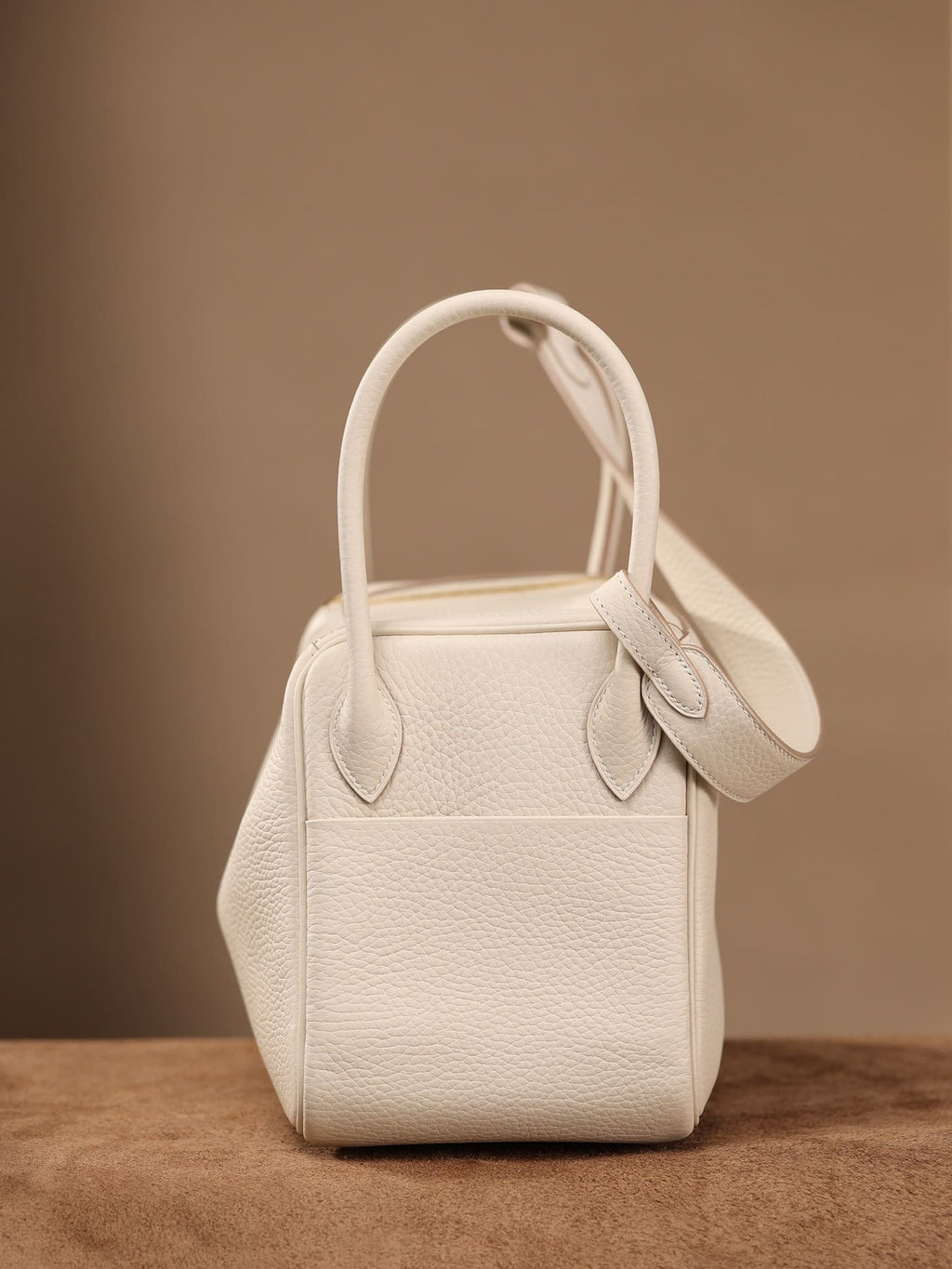 Hermès Lindy 26 Nata Clemence Gold Hardware