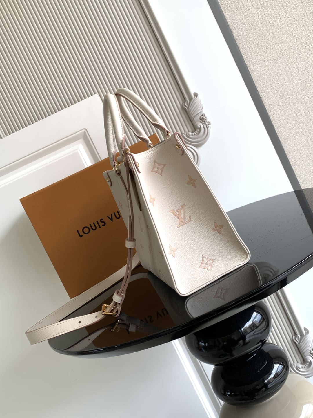 Louis Vuitton M14403 OnTheGo PM