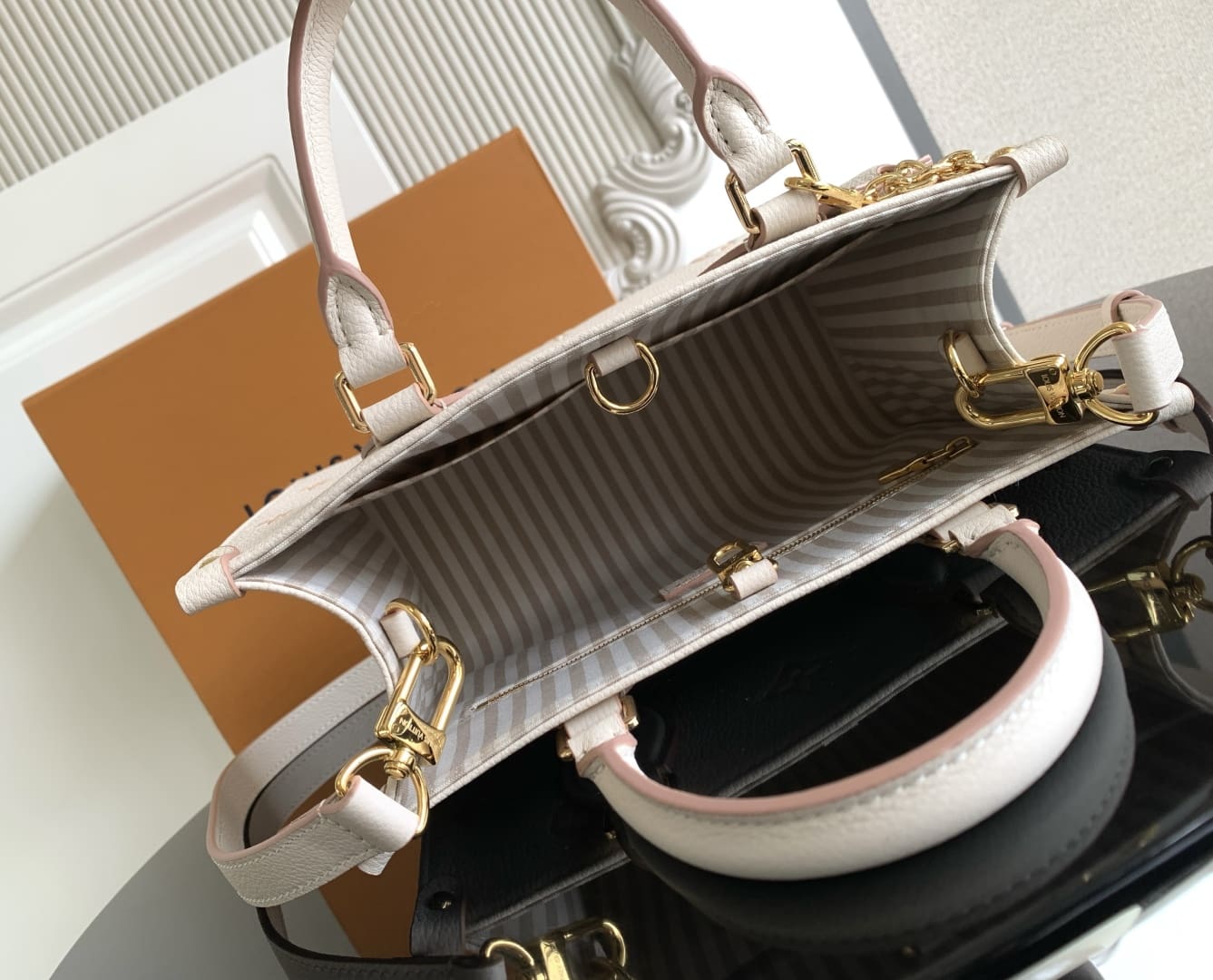 Louis Vuitton M14403 OnTheGo PM
