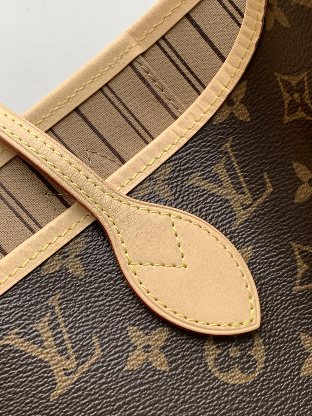 Louis Vuitton M40995 Neverfull MM Tote