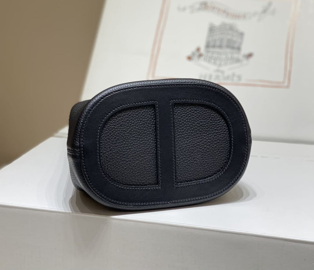 Hermès In-the-Loop 18 bag