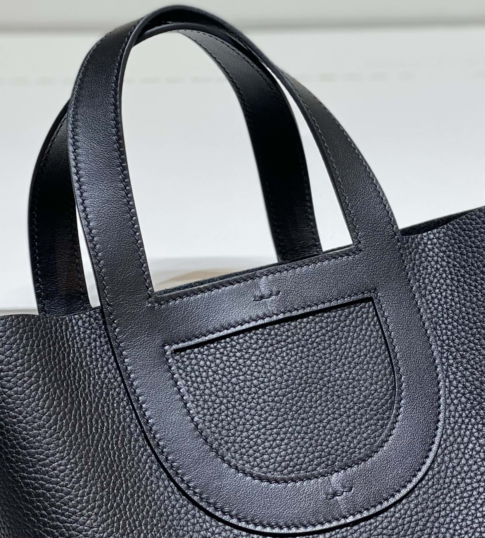 Hermès In-the-Loop 18 bag