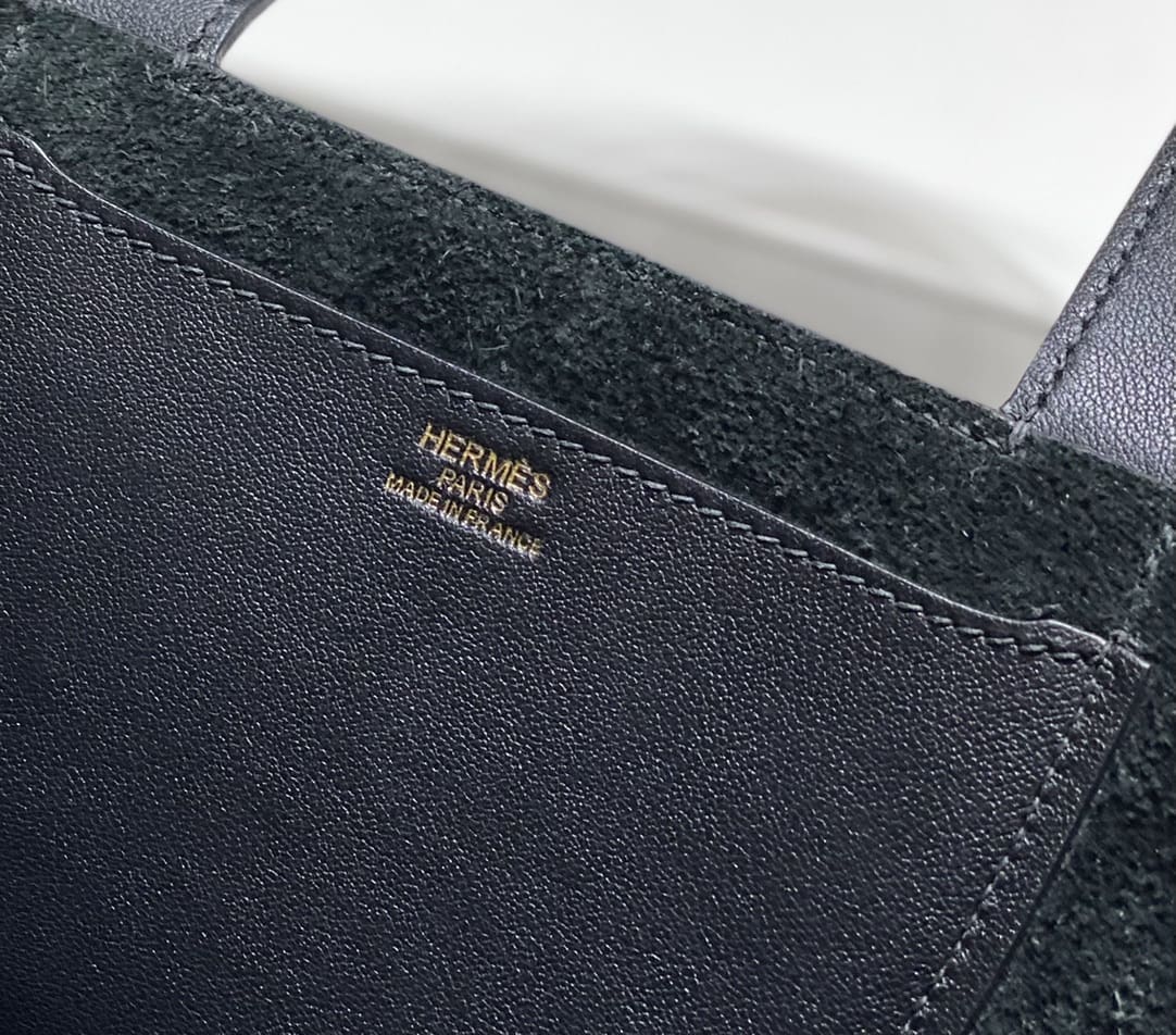 Hermès In-the-Loop 18 bag