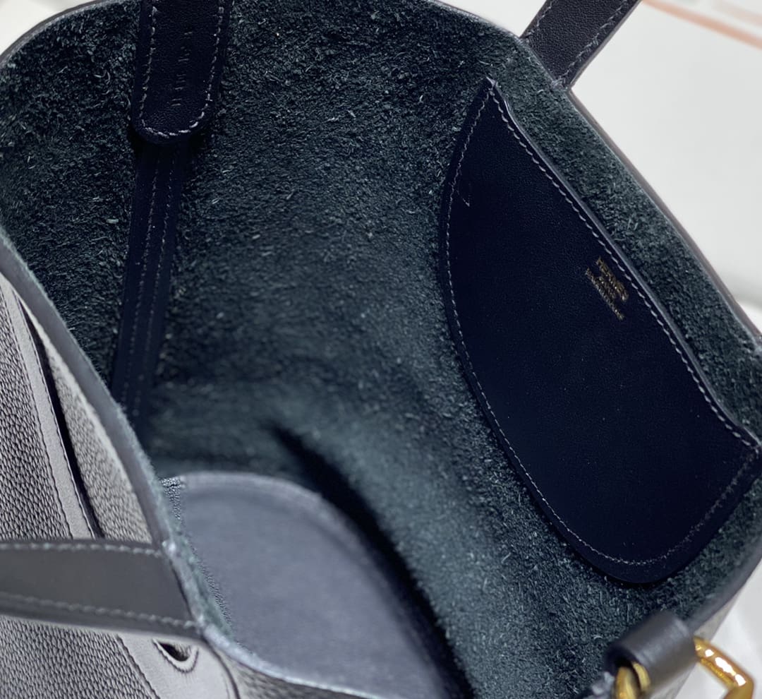 Hermès In-the-Loop 18 bag