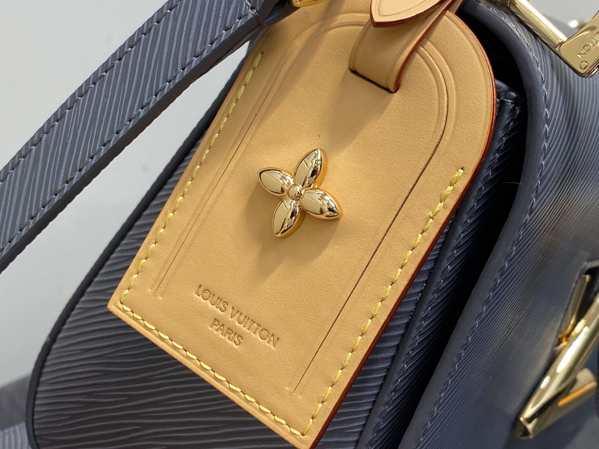 LOUIS VUITTON M14059 Twist MM