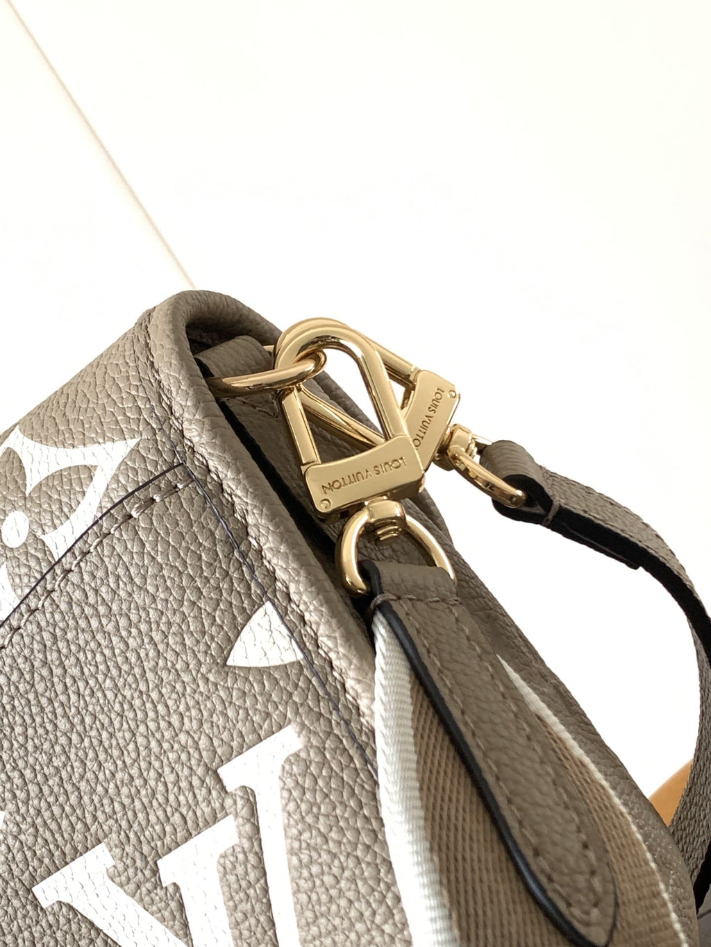 Louis Vuitton M46583 Diane