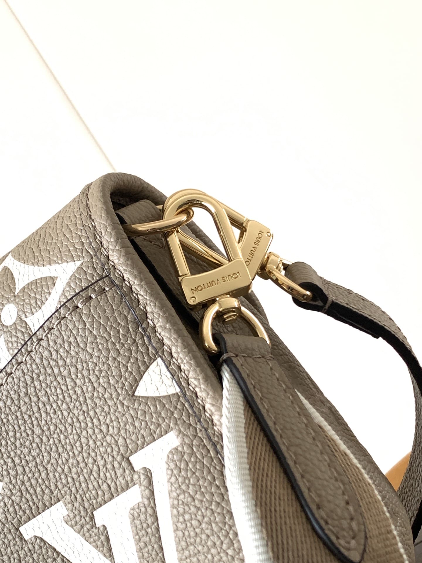 Louis Vuitton M46583 Diane