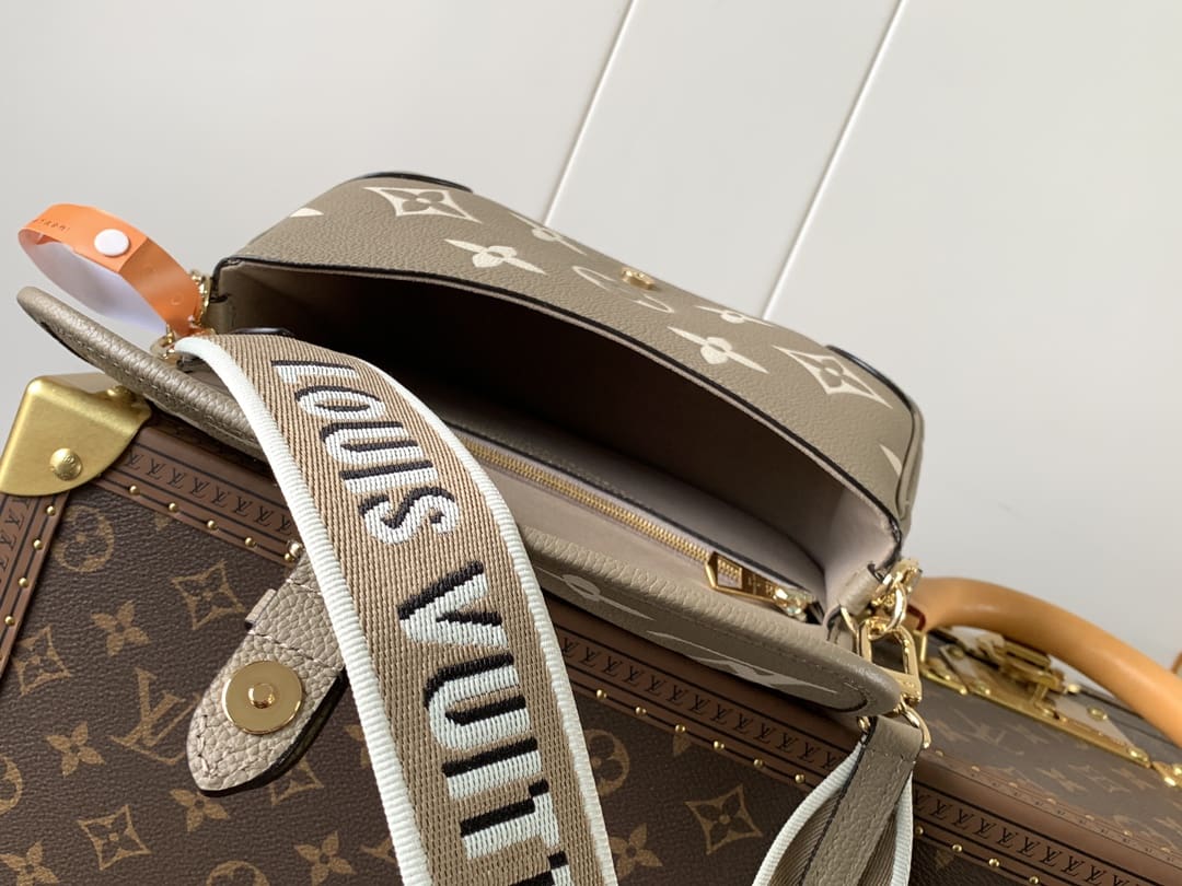 Louis Vuitton M46583 Diane