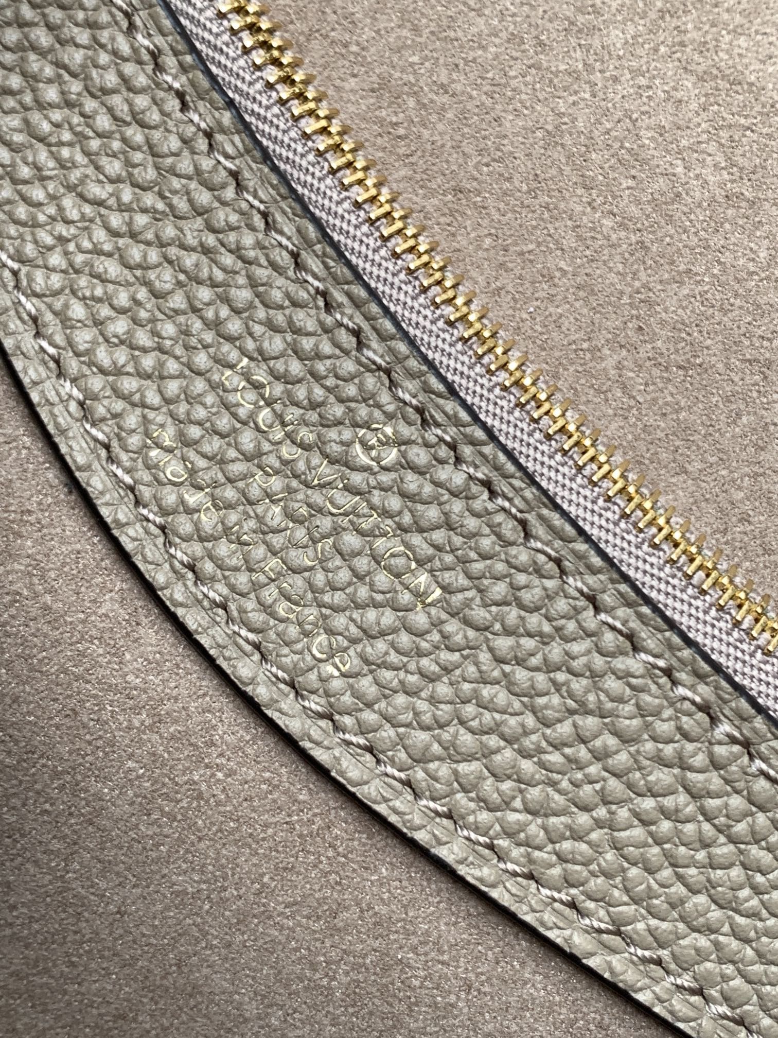 Louis Vuitton M46583 Diane